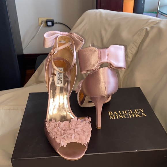 Badgley Mischika - Picture 3 of 3